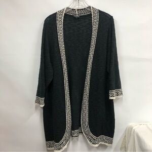 Torrid cardigan women’s size 3 black & white sweater